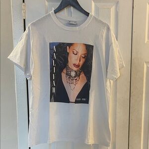 Cross Colours Aaliyah “Baby Girl” T-Shirt Size Large In White